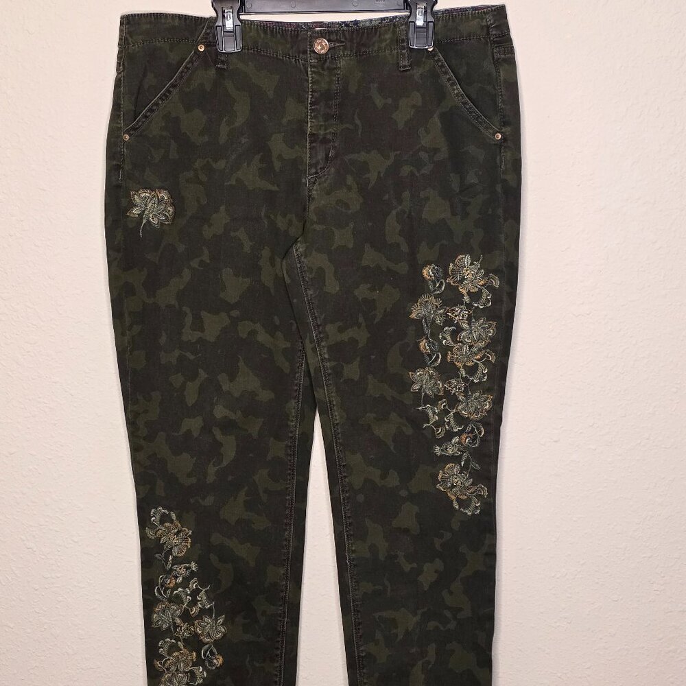 Vintage America Women's Bestie Camo Jeans, Size 10R/30